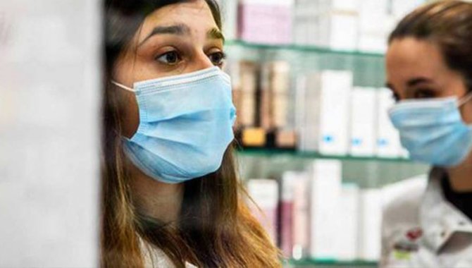 İspanya'da hastane ve eczanelerde maske takma zorunluluğu sona eriyor