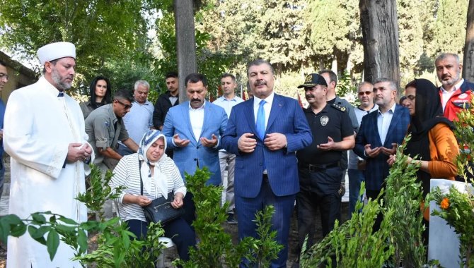 Sağlık Bakanı Koca, Hatay'da bayram namazının ardından konuştu: