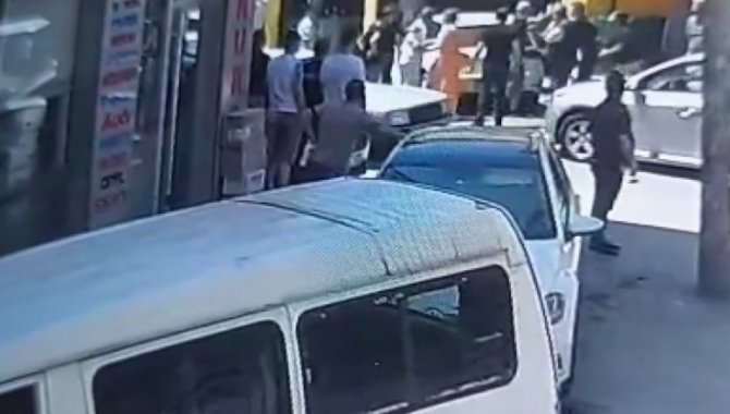 İzmir'de darbedilen 62 yaşındaki kişi hastanede hayatını kaybetti