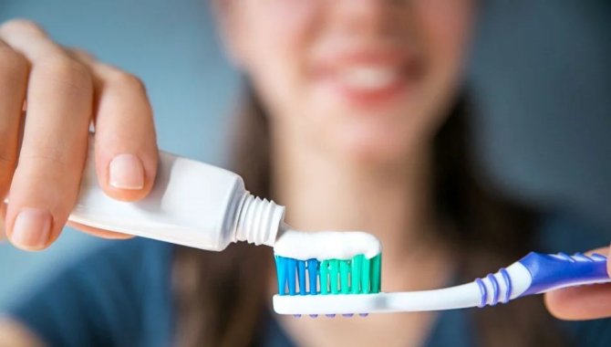 Araştırma: Gece uykusundan önce diş fırçalamamak kalp hastalığı riskini artırabilir