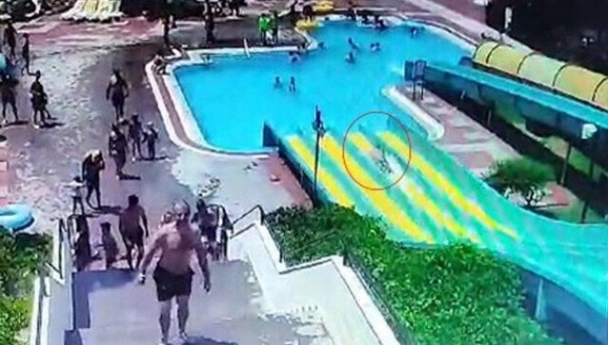 Antalya'da su parkındaki kaydıraktan kayarken başını havuzun zeminine çarpan kişi öldü