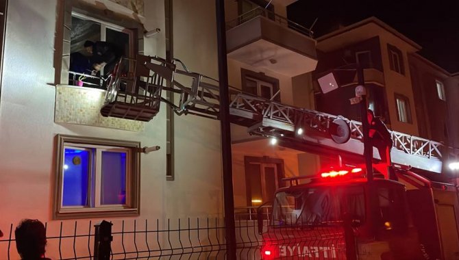 Kütahya'da doğal gazdan etkilenen kadını ekipler kurtardı