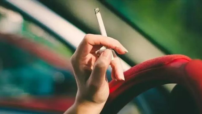 Almanya'da çocuk veya hamilelerin bulunduğu otomobillerde sigaranın yasaklanması gündemde
