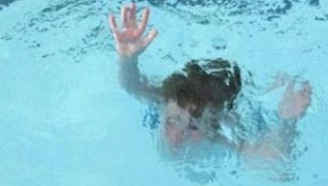 Düzce'de havuza düşen çocuk boğulma tehlikesi yaşadı