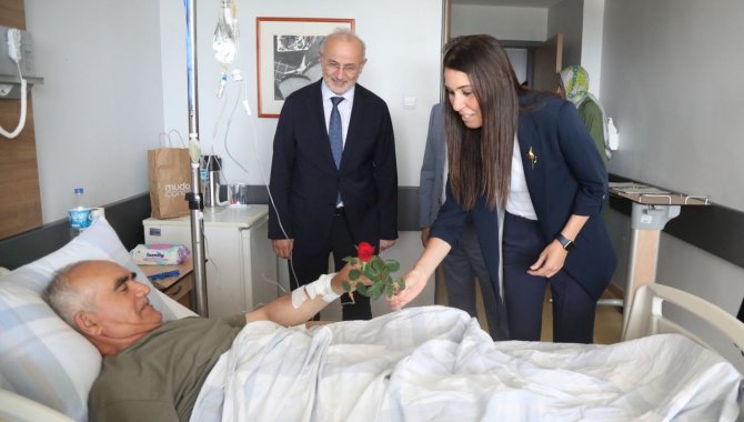 AK Parti'li Çiğdem Karaaslan, Samsun'da hastane ziyareti yaptı