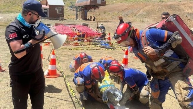 Hakkari’de sağlık  personeline UMKE eğitimi verildi