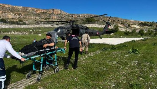 Tunceli'de askeri helikopter, kalp krizi geçiren kadın için havalandı