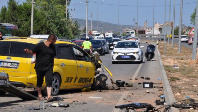 Mersin'de trafik kazasında 3'ü sağlık çalışanı 5 kişi yaralandı