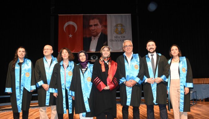 Selçuk Üniversitesi'nde yüksek lisans ve doktora eğitimlerini tamamlayan öğrenciler için mezuniyet töreni