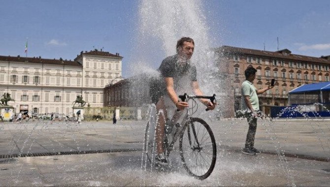 İtalya'da aşırı hava sıcaklıkları nedeniyle bazı kentlerde "kırmızı" alarm verildi
