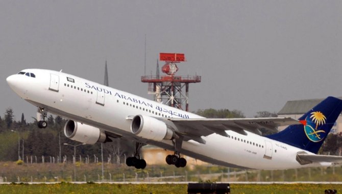 Suudi Arabistan uçağı rahatsızlanan yolcu nedeniyle Cezayir’e zorunlu iniş yaptı
