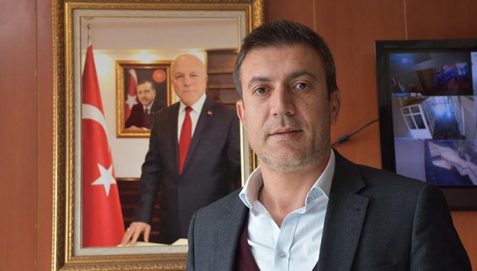 Erzurum'un Hınıs Belediye Başkanı Eren, kürsüde kalp krizi geçirince hastaneye kaldırıldı