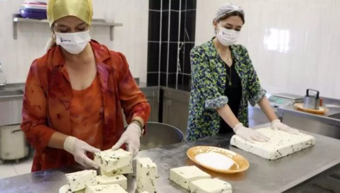 Vanlı anne ve kızı otlu peynire standart getirmeyi hedefliyor