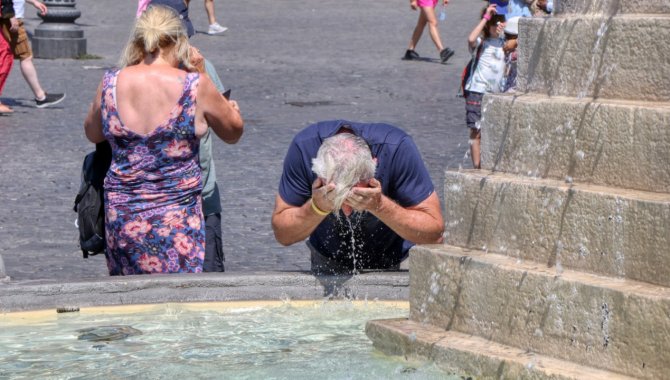 İtalya'da aşırı sıcaklar nedeniyle "kırmızı" alarm verilen şehir sayısı arttırıldı