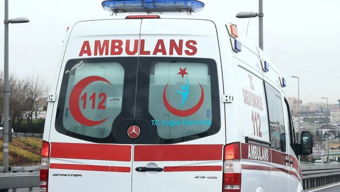 İstanbul'da motosiklet sürücüsünün ambulansa yol açma çabası kamerada