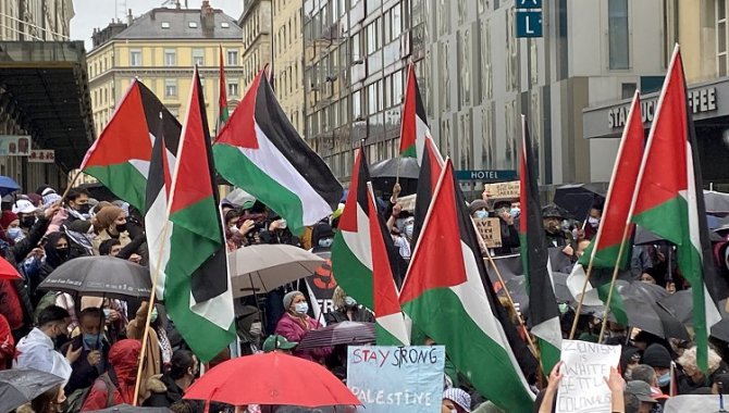 Filistinli sağlıkçılar, İsrail'in sağlık personeline saldırılarını protesto etti