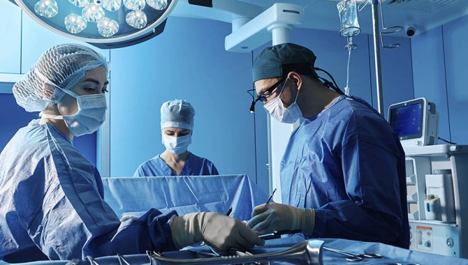 Ağrılarından dolayı yürümekte zorluk çeken hasta, ameliyatla normal hayatına döndü