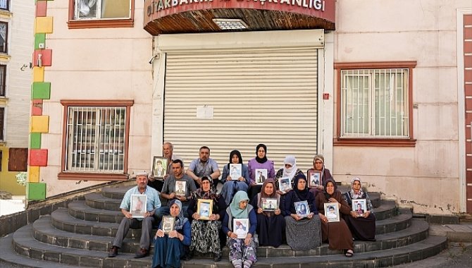 Kavurucu sıcakta evlat nöbeti