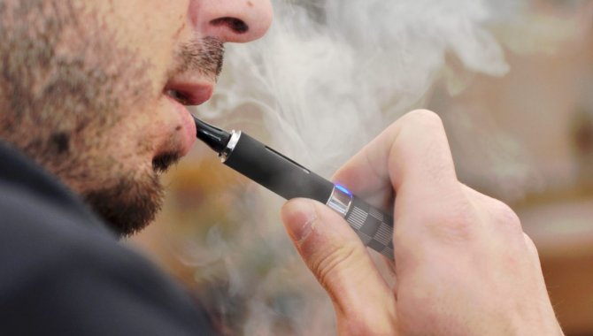 Tek kullanımlık elektronik sigaralar için "masum değil tehlikeli" uyarısı