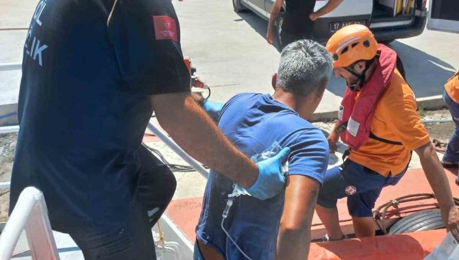 Çanakkale Boğazı’nda Balıkçı Teknesinde Rahatsızlanan Personel Kıyı Emniyeti Ekiplerince Tahliye Edildi