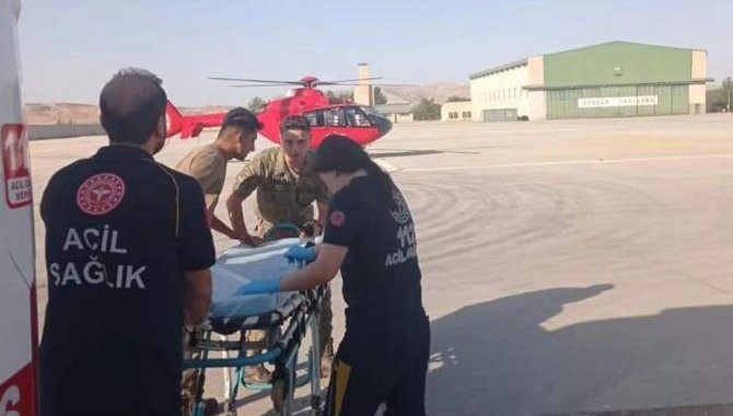 Yaylada akrebin soktuğu çoban ambulans helikopterle hastaneye ulaştırıldı