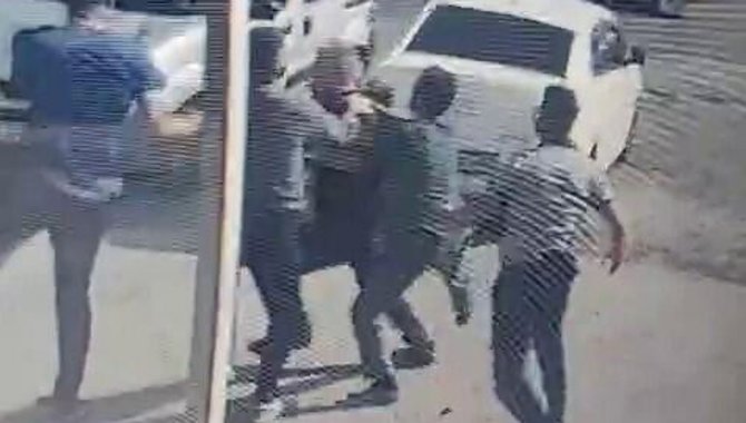 Zonguldak'ta sağlık çalışanının darp edilmesi güvenlik kamerasınca kaydedildi