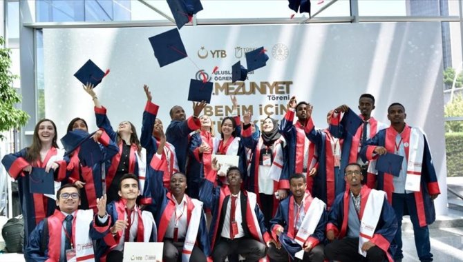 YTB Türkiye Burslarıyla mezun olan uluslararası öğrenciler, Türkiye'de aldıkları eğitimden memnun