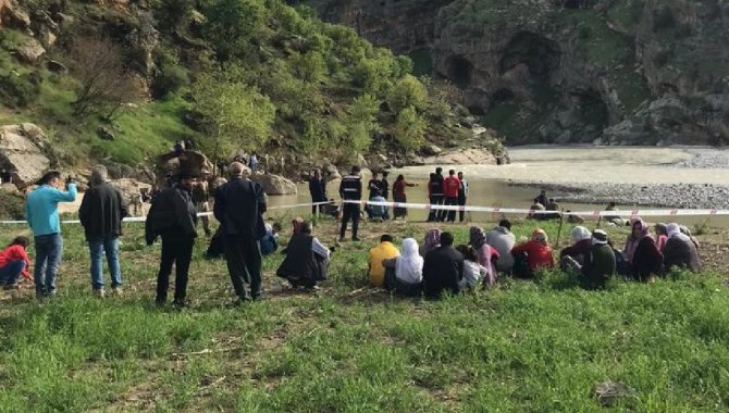 Adıyaman'da çaya giren genç boğuldu