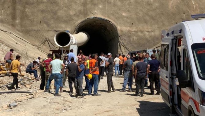 Manisa'da hızlı tren hattının tünel inşaatında  2 işçi gazdan etkilendi
