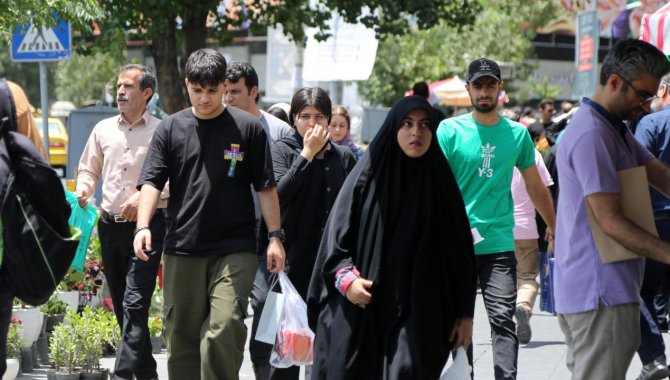 İran genelinde aşırı sıcaklar nedeniyle 2 gün tatil ilan edildi