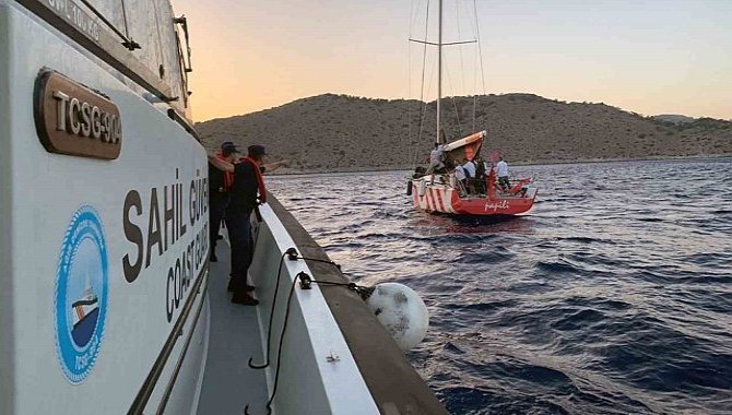 Datça açıklarındaki özel teknede rahatsızlanan kişiye tıbbi tahliye