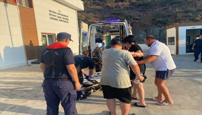 Dalaman açıklarındaki teknede rahatsızlanan kişi hastaneye kaldırıldı