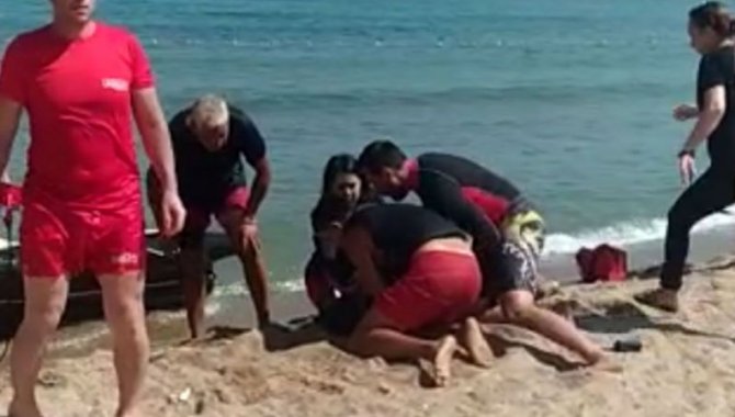 Kocaeli'de kadını kurtarmak için oğluyla denize giren kişi boğuldu