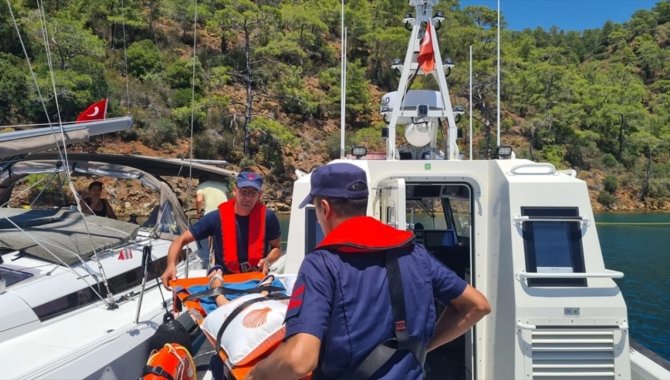Fethiye açıklarındaki teknede yaralanan kişi tahliye edildi