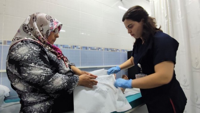 Bursa'da kas ve eklem ağrılarının tedavisinde tıbbi çamur uygulanıyor