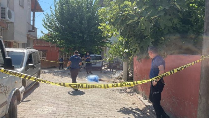 Adana'da akıma kapılarak direkten düşen elektrikçi öldü