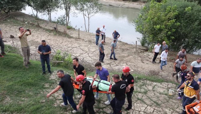 Düzce'de Melen Çayı'na düşen kişiyi itfaiye ve AFAD ekipleri kurtardı
