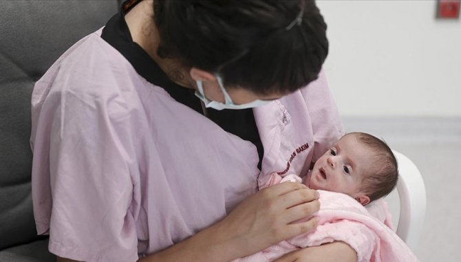 KKTC'li Nehir bebek "25 binde 1" görülen hastalığıyla mücadeleyi Türkiye'de kazandı