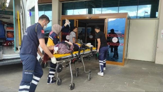 Konya'da apartmanın dördüncü katından düşen çocuk ağır yaralandı
