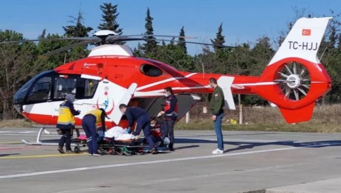Tunceli'de 1. kat balkonundan düşen bebek, ambulans helikopterle hastaneye yetiştirildi