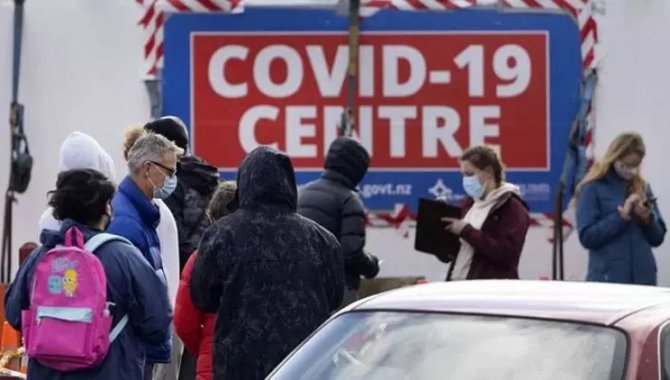 Yeni Zelanda, son Kovid-19 kısıtlamalarını kaldırdı