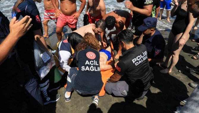 Samsun'da denize giren 3 çocuk boğulma tehlikesi geçirdi