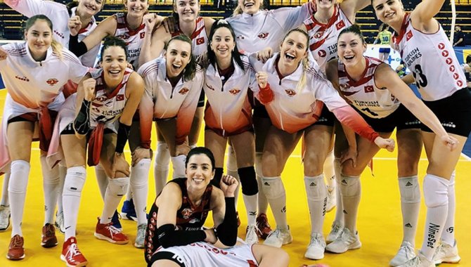 Türk Hava Yolları Kadın Voleybol Takımı'nda sağlık kontrolleri sürüyor