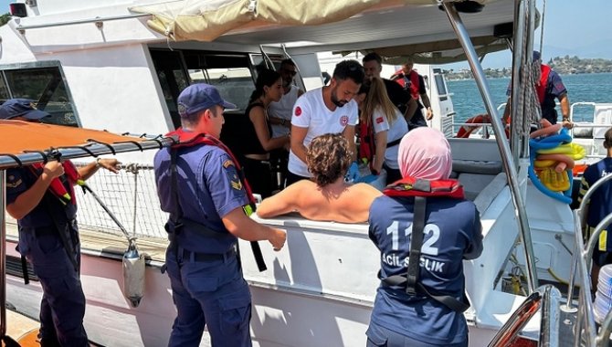 Fethiye açıklarındaki teknede yaralanan kişiye tıbbi tahliye