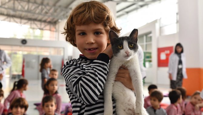 "Can dost"lara şifa dağıtılan merkezde çocuklara da hayvan sevgisi aşılanıyor