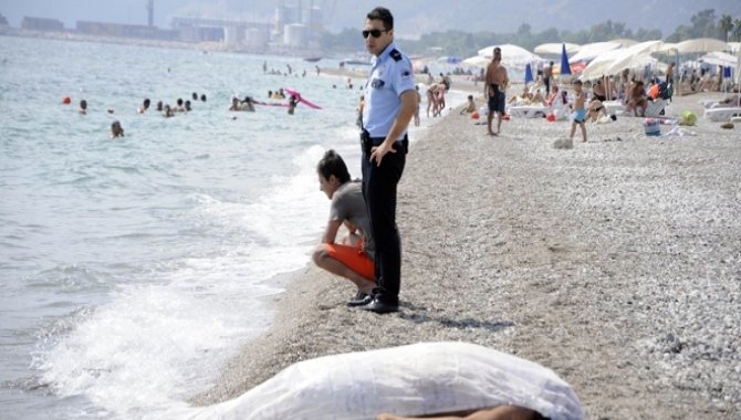 Antalya'da denize giren 18 yaşındaki genç boğuldu