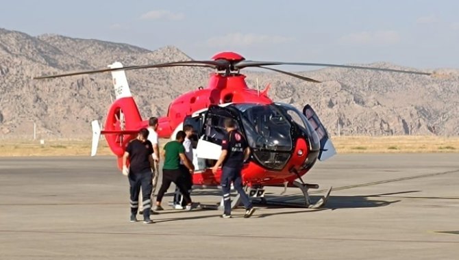 Şırnak'ta kanser şüphesi bulunan kadın, ambulans helikopterle Diyarbakır'a nakledildi