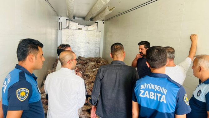 Diyarbakır'da tırda 5 ton kaçak et ve sakatat ele geçirildi