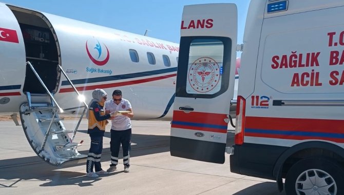 Mardin'de 3 günlük Gülistan bebek ambulans uçakla İstanbul'a sevk edildi