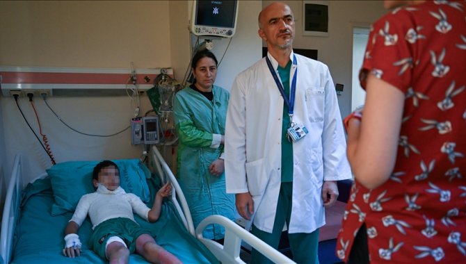Gördüğü videodan etkilenerek kolonyayla kendini yakan çocuk İzmir'de ameliyat edildi